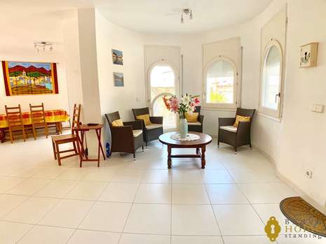 Beautiful house with pool and mooring for sale in Empuriabrava