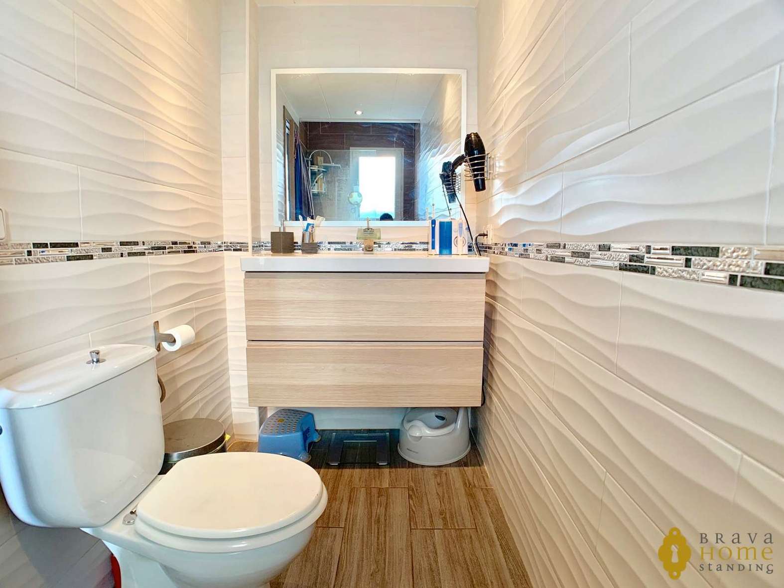 Beautiful renovated apartment with terrace of 70 m2 for sale in Empuriabrava