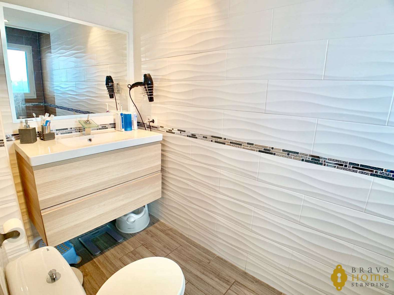 Beautiful renovated apartment with terrace of 70 m2 for sale in Empuriabrava