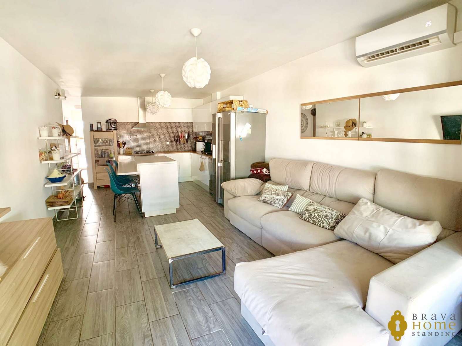 Beautiful renovated apartment with terrace of 70 m2 for sale in Empuriabrava