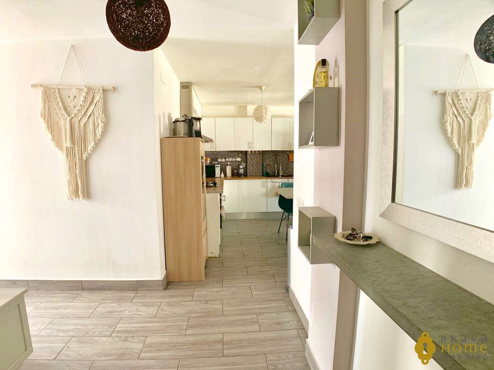 Beautiful renovated apartment with terrace of 70 m2 for sale in Empuriabrava