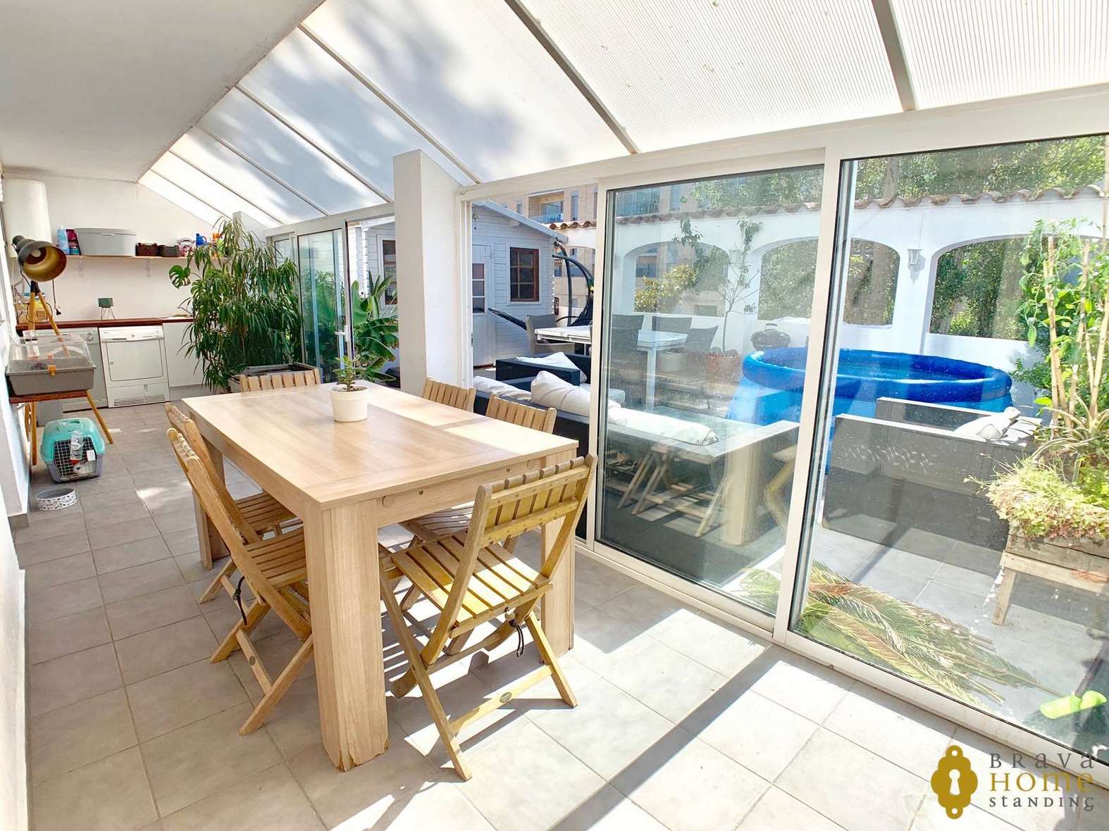 Beautiful renovated apartment with terrace of 70 m2 for sale in Empuriabrava