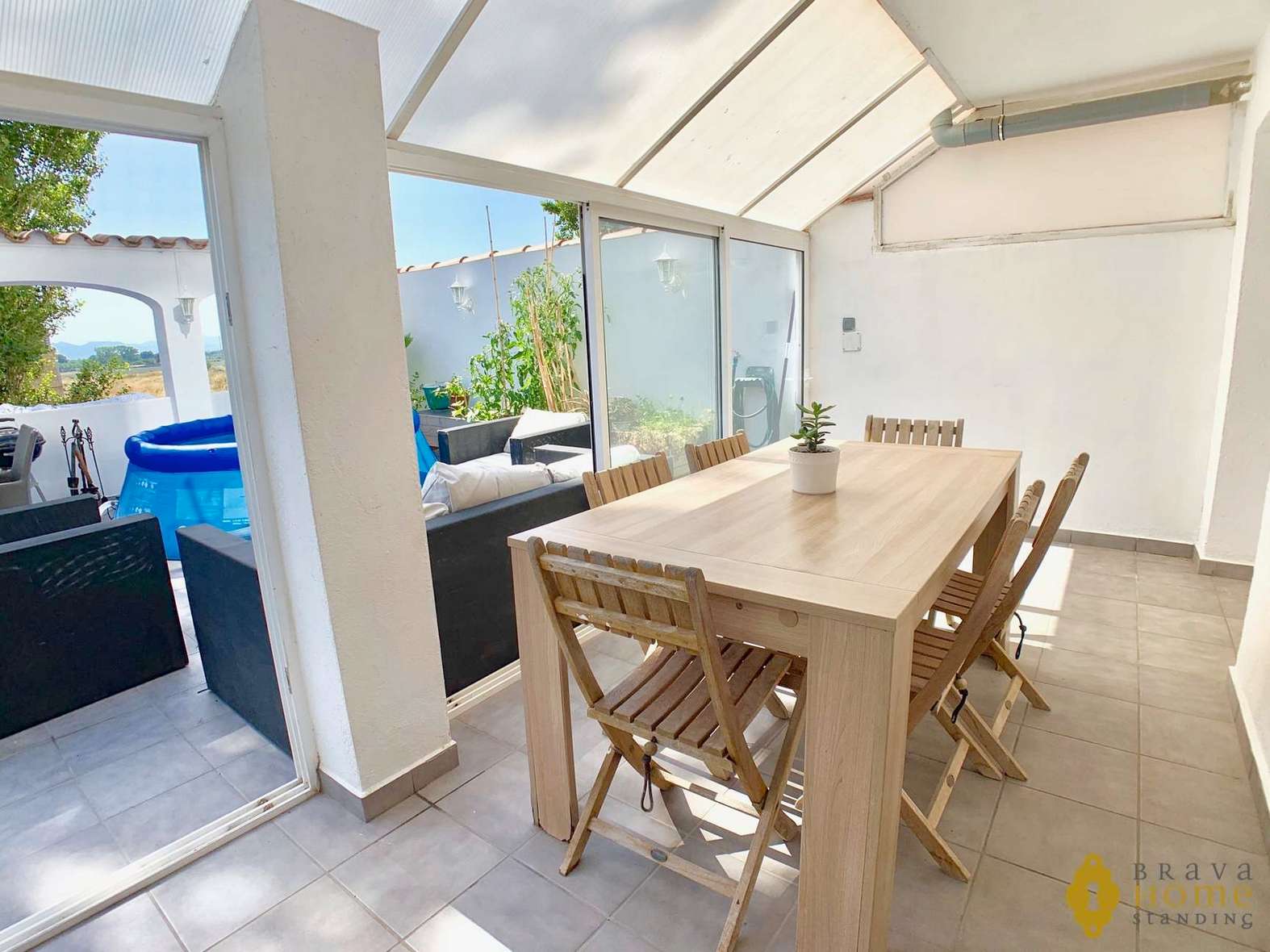 Beautiful renovated apartment with terrace of 70 m2 for sale in Empuriabrava
