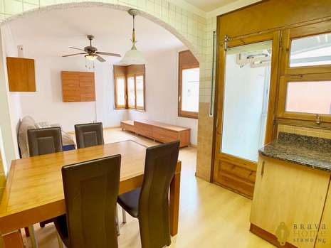 Spacious apartment for sale in the center of Rosas