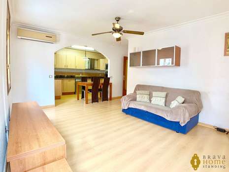 Spacious apartment for sale in the center of Rosas