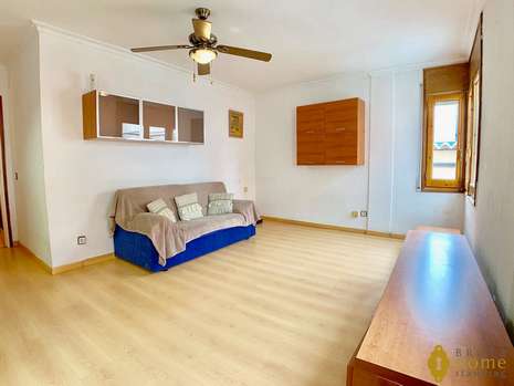 Spacious apartment for sale in the center of Rosas