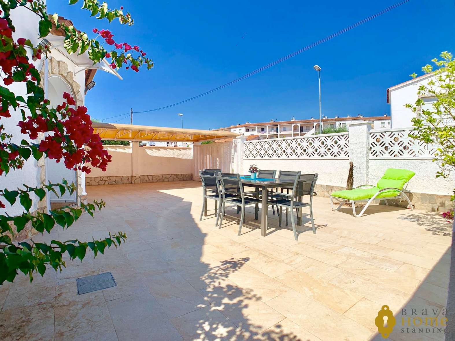 Bonica casa totalment reformada amb piscina en venda a Empuriabrava