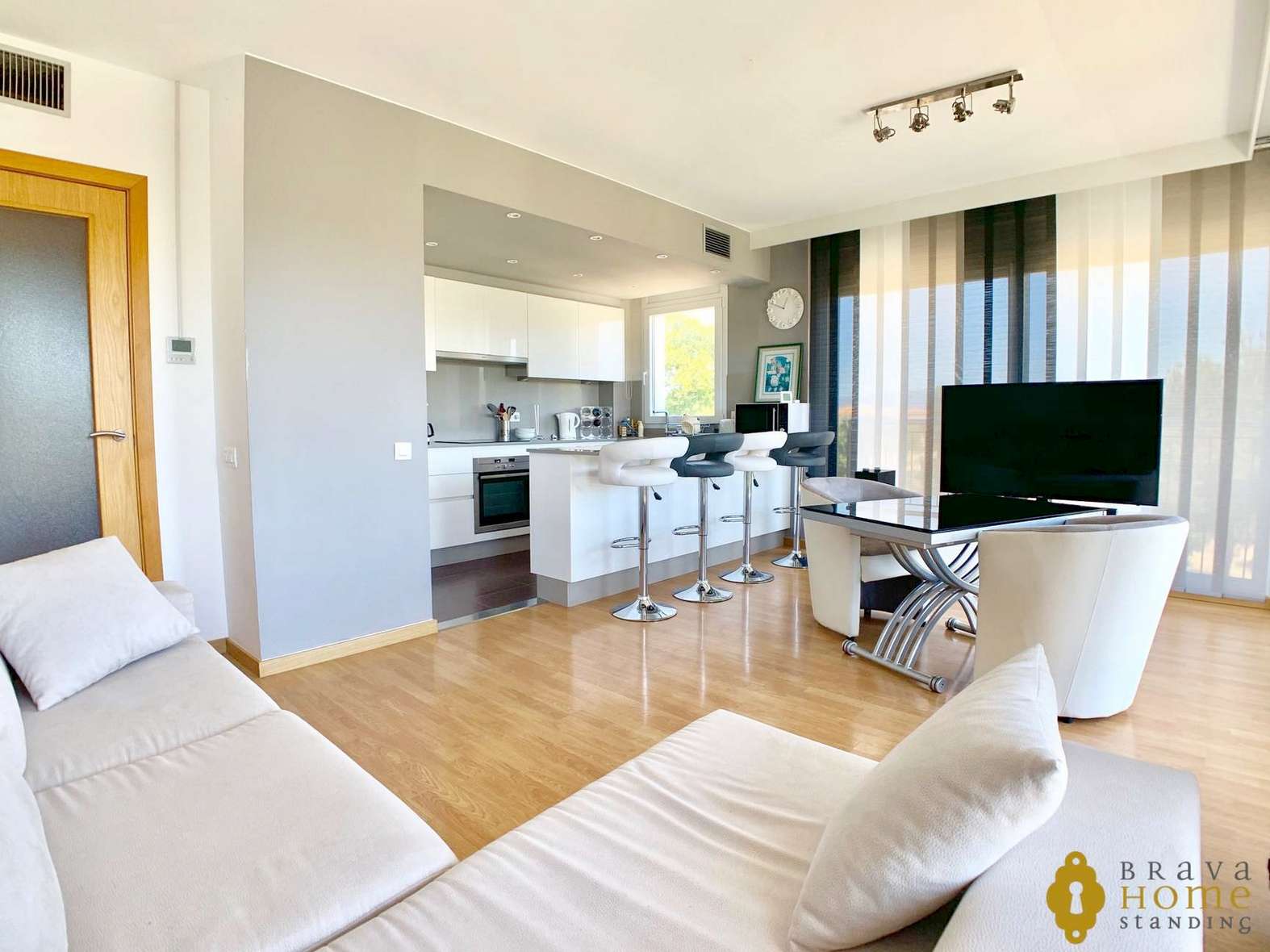 SUPERBE APPARTEMENT MODERNE AVEC PISCINE EN VENTE A EMPURIABRAVA