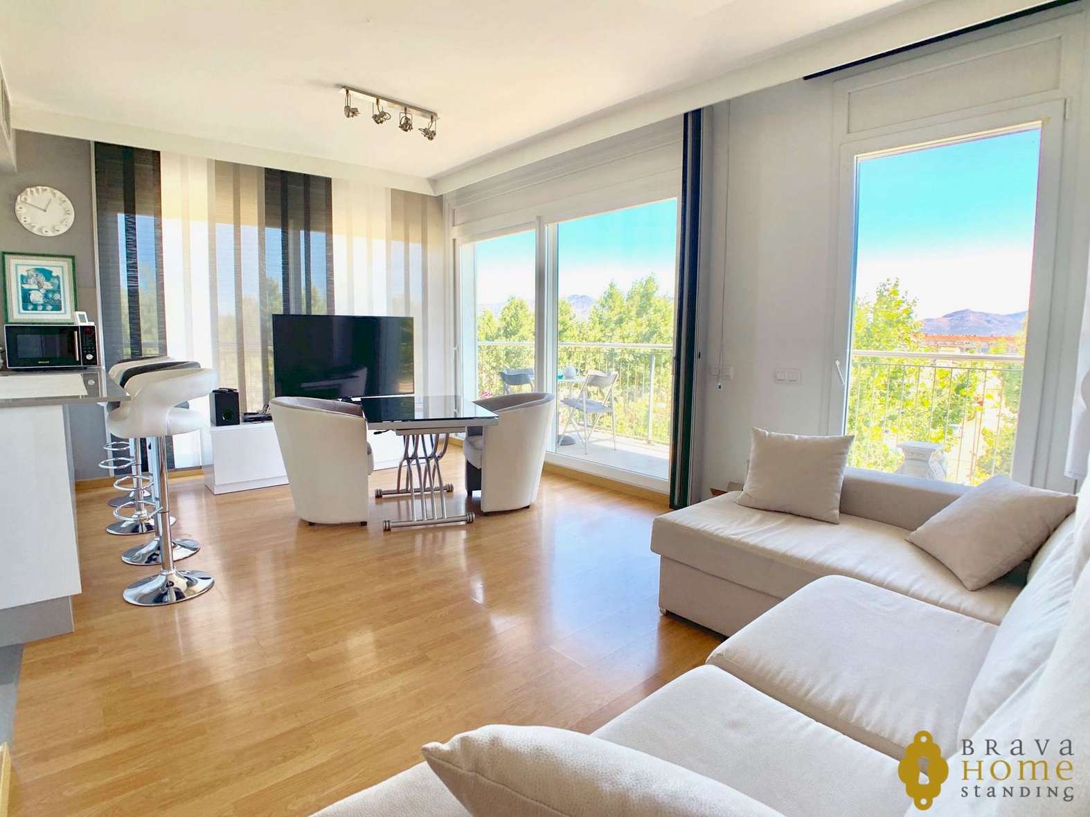 SUPERBE APPARTEMENT MODERNE AVEC PISCINE EN VENTE A EMPURIABRAVA