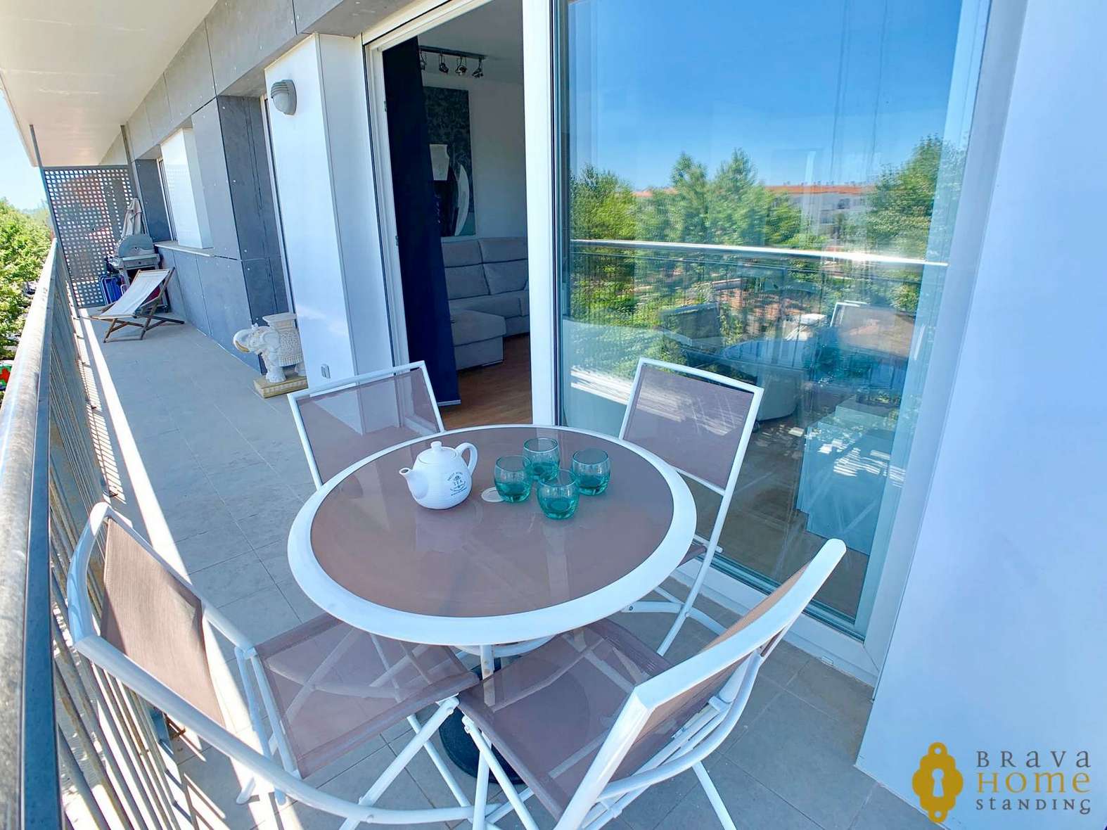 SUPERBE APPARTEMENT MODERNE AVEC PISCINE EN VENTE A EMPURIABRAVA