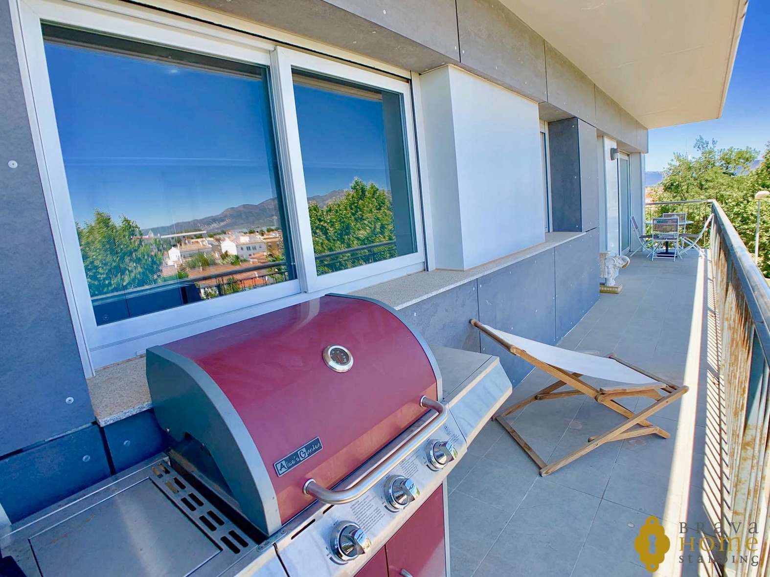 SUPERBE APPARTEMENT MODERNE AVEC PISCINE EN VENTE A EMPURIABRAVA