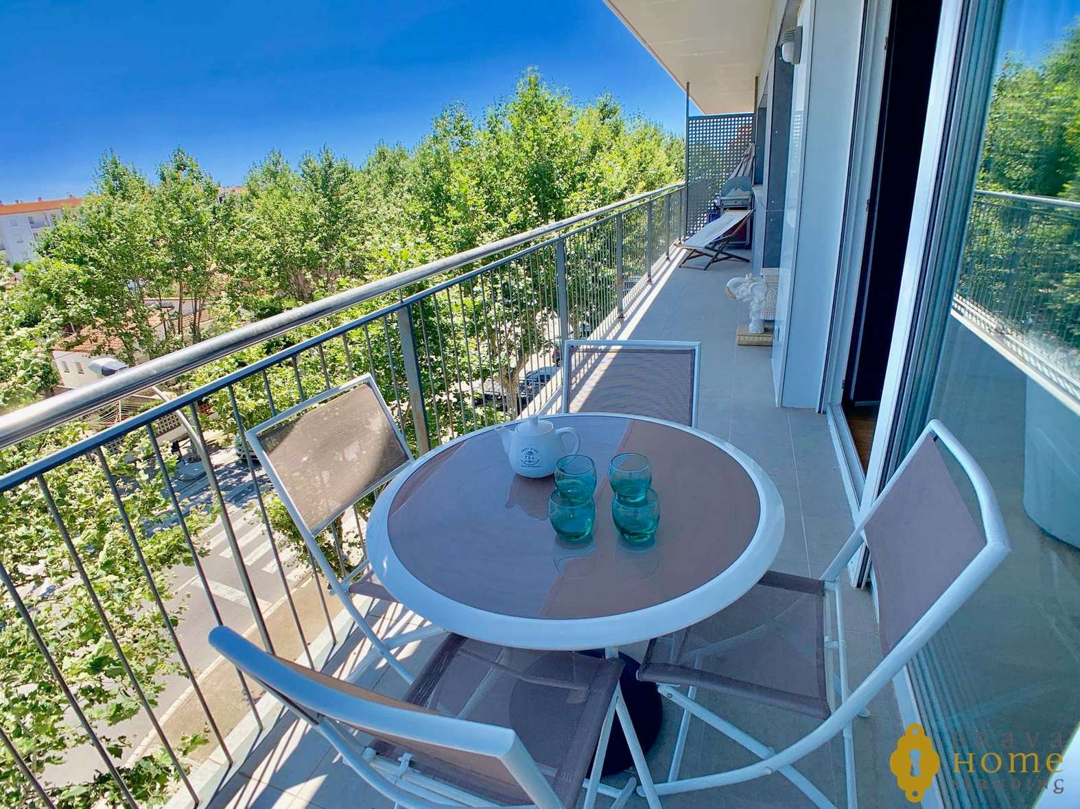 SUPERBE APPARTEMENT MODERNE AVEC PISCINE EN VENTE A EMPURIABRAVA