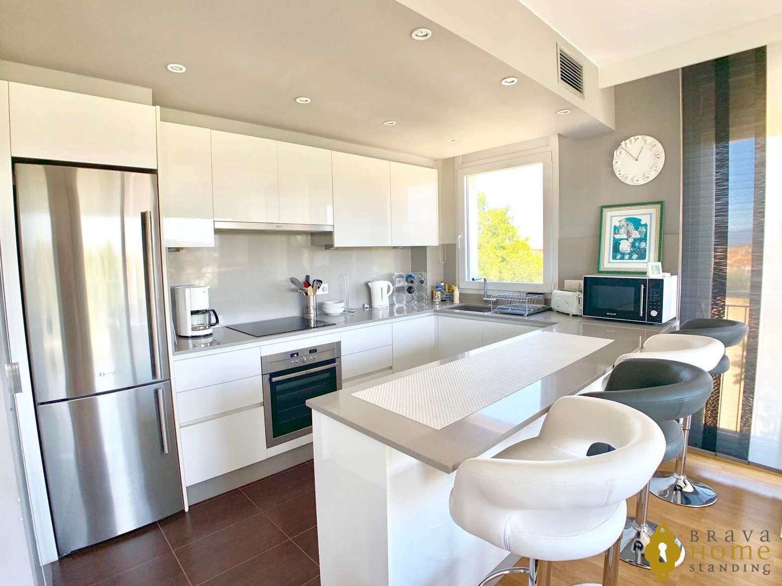 SUPERBE APPARTEMENT MODERNE AVEC PISCINE EN VENTE A EMPURIABRAVA