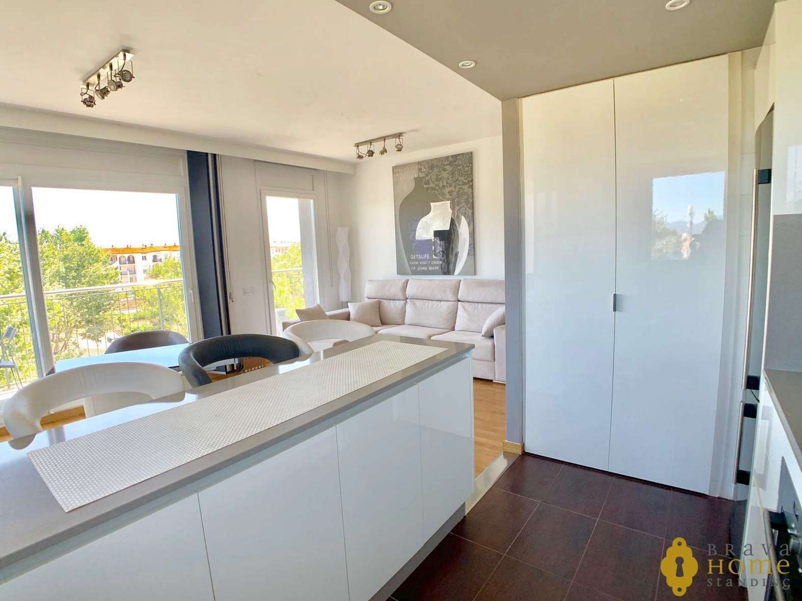 SUPERBE APPARTEMENT MODERNE AVEC PISCINE EN VENTE A EMPURIABRAVA