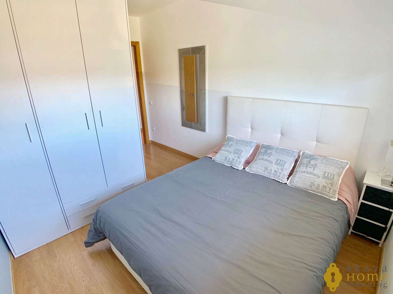SUPERBE APPARTEMENT MODERNE AVEC PISCINE EN VENTE A EMPURIABRAVA