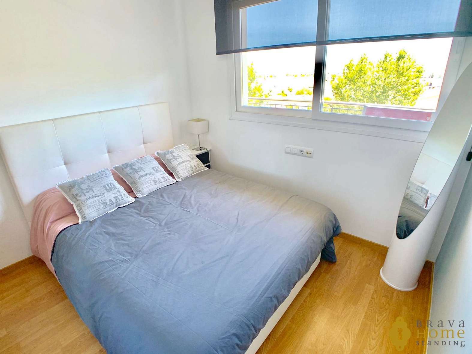 SUPERBE APPARTEMENT MODERNE AVEC PISCINE EN VENTE A EMPURIABRAVA