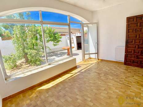 Beautiful single storey villa for sale in Roses - Mas Busca