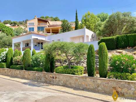 Belle villa de plain-pied avec vue mer en vente à Palau Saverdera
