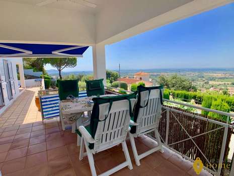 Belle villa de plain-pied avec vue mer en vente à Palau Saverdera