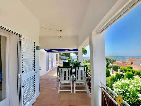 Beautiful single storey villa with sea view for sale in Palau Saverdera