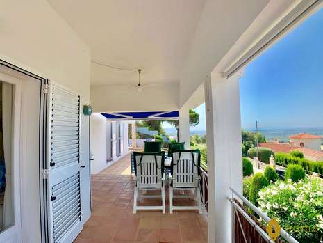 Belle villa de plain-pied avec vue mer en vente à Palau Saverdera