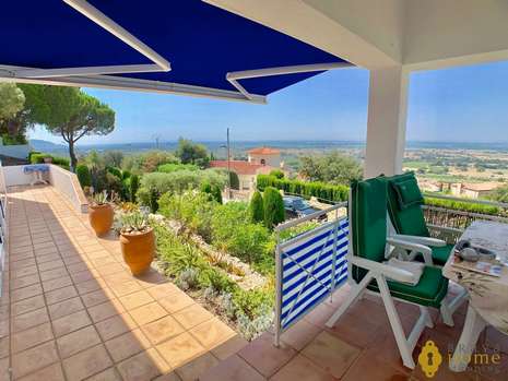 Belle villa de plain-pied avec vue mer en vente à Palau Saverdera