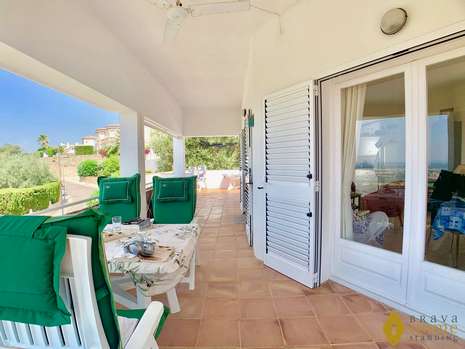 Belle villa de plain-pied avec vue mer en vente à Palau Saverdera