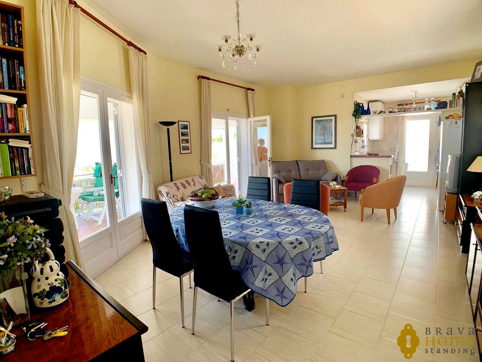 Hermoso chalet de una sola planta con vistas al mar en venta en Palau Saverdera 