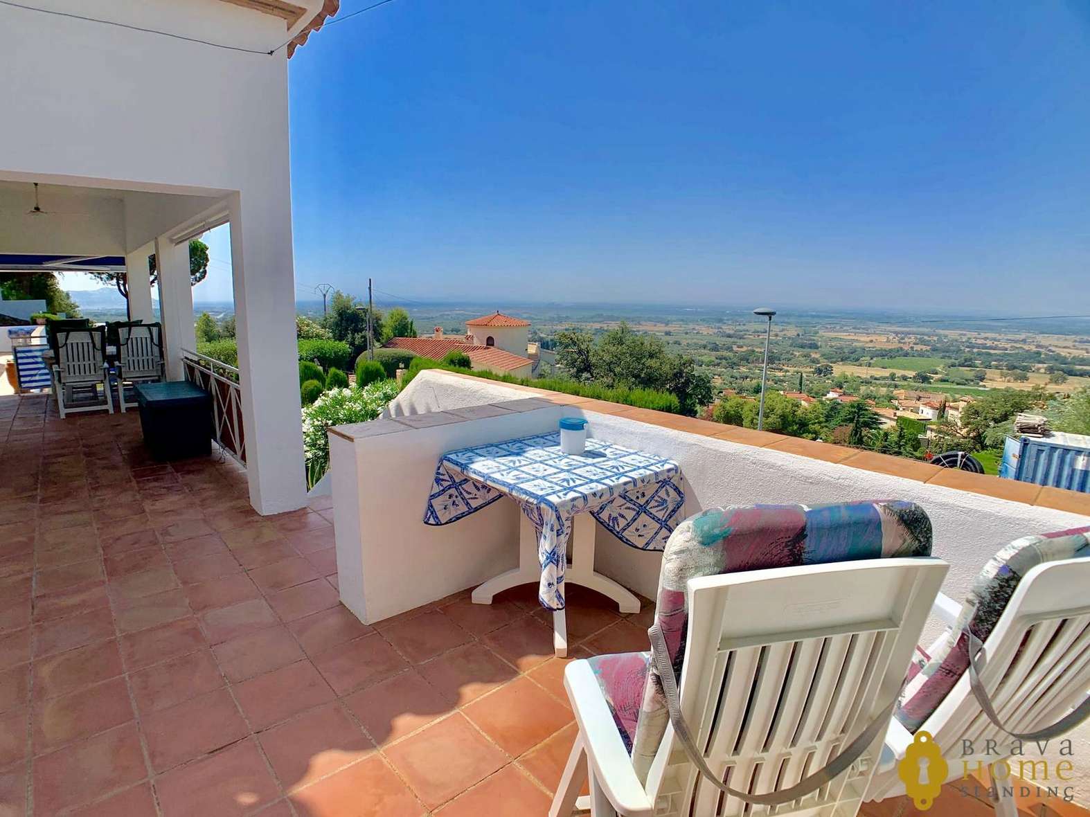 Hermoso chalet de una sola planta con vistas al mar en venta en Palau Saverdera 