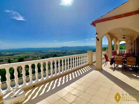 Splendid villa with independent apartment and pool, in Pau
