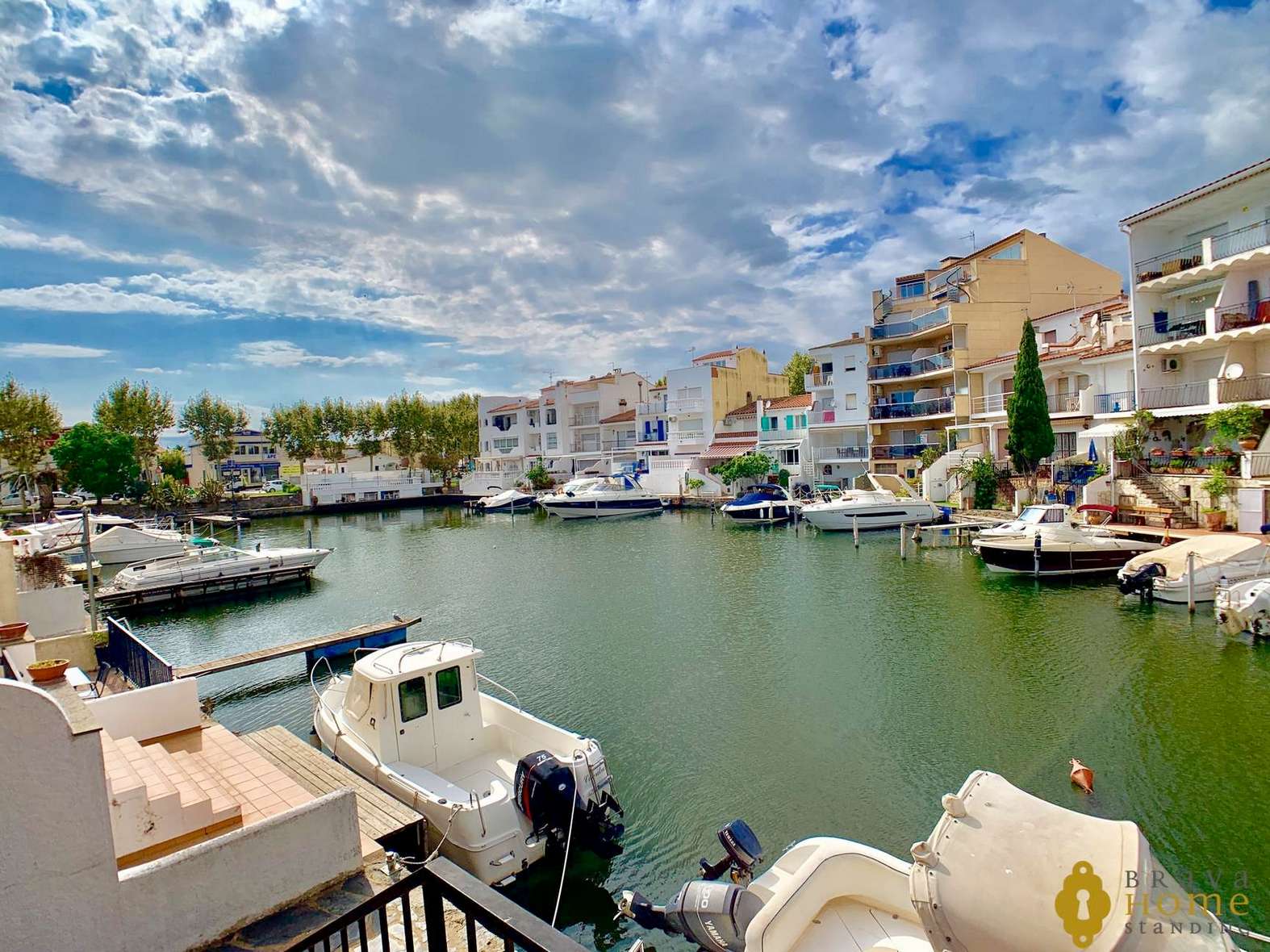 Nice apartment on the canal, with mooring and parking for sale in Empuriabrava