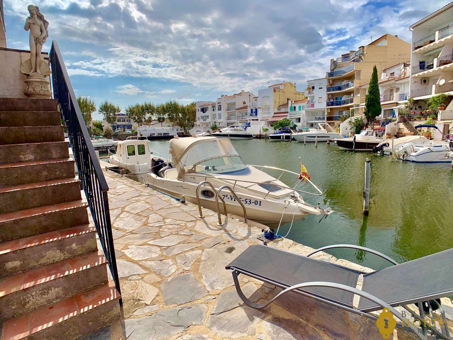 Nice apartment on the canal, with mooring and parking for sale in Empuriabrava