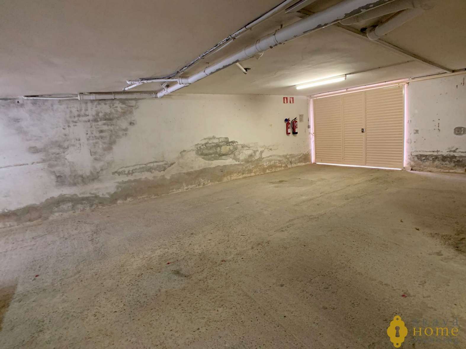 Nice apartment on the canal, with mooring and parking for sale in Empuriabrava