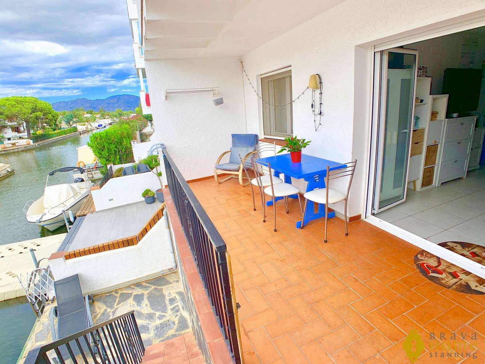 Nice apartment on the canal, with mooring and parking for sale in Empuriabrava