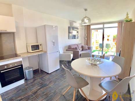 Beautiful renovated apartment at 100m from the beach for sale in Empuriabrava