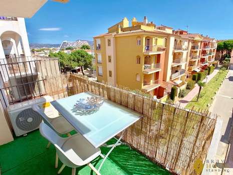 Beautiful renovated apartment at 100m from the beach for sale in Empuriabrava