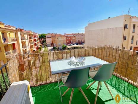 Beautiful renovated apartment at 100m from the beach for sale in Empuriabrava