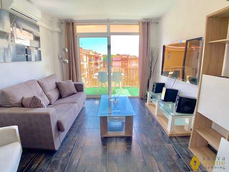 Bonito apartamento reformado a 100m de la playa en venta en Empuriabrava