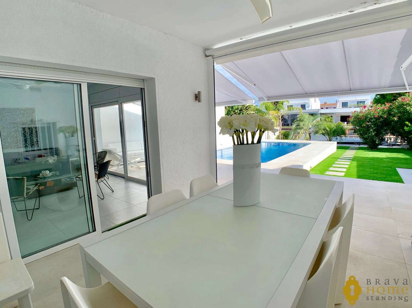 Superbe villa au canal orientée sud, en vente à Empuriabrava