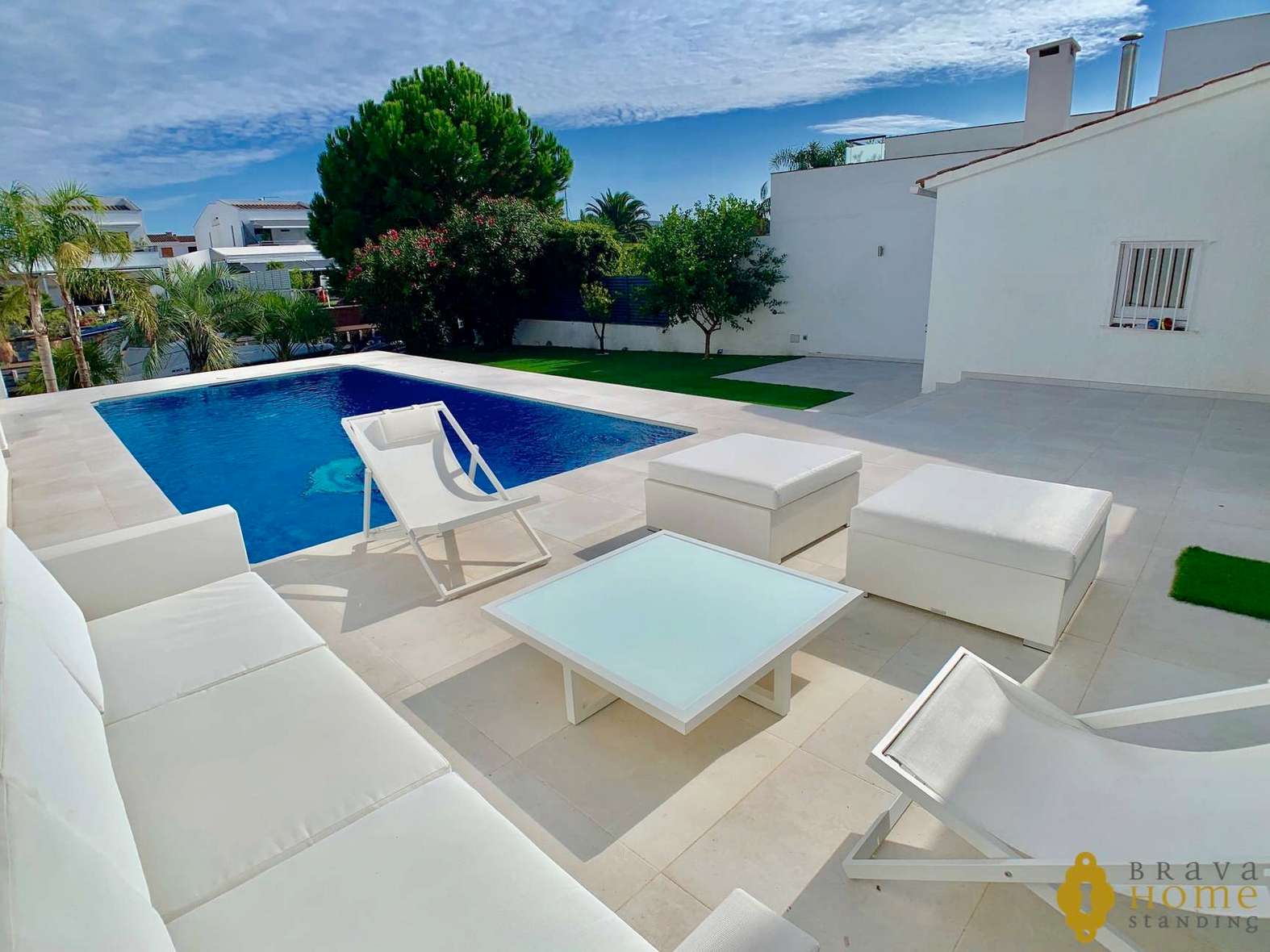 Splendid villa with mooring for sale in Empuriabrava