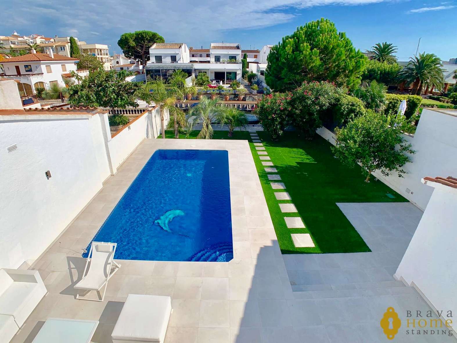 Superbe villa au canal orientée sud, en vente à Empuriabrava