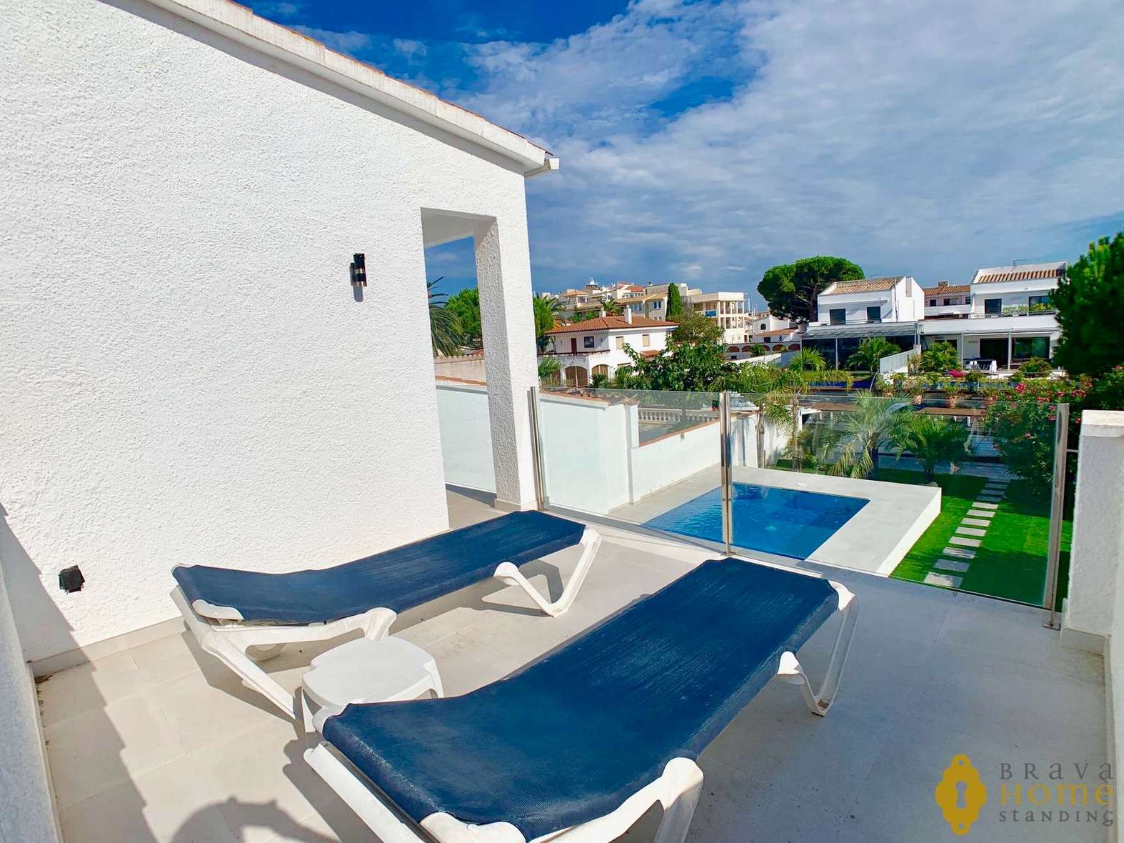 Superbe villa au canal orientée sud, en vente à Empuriabrava