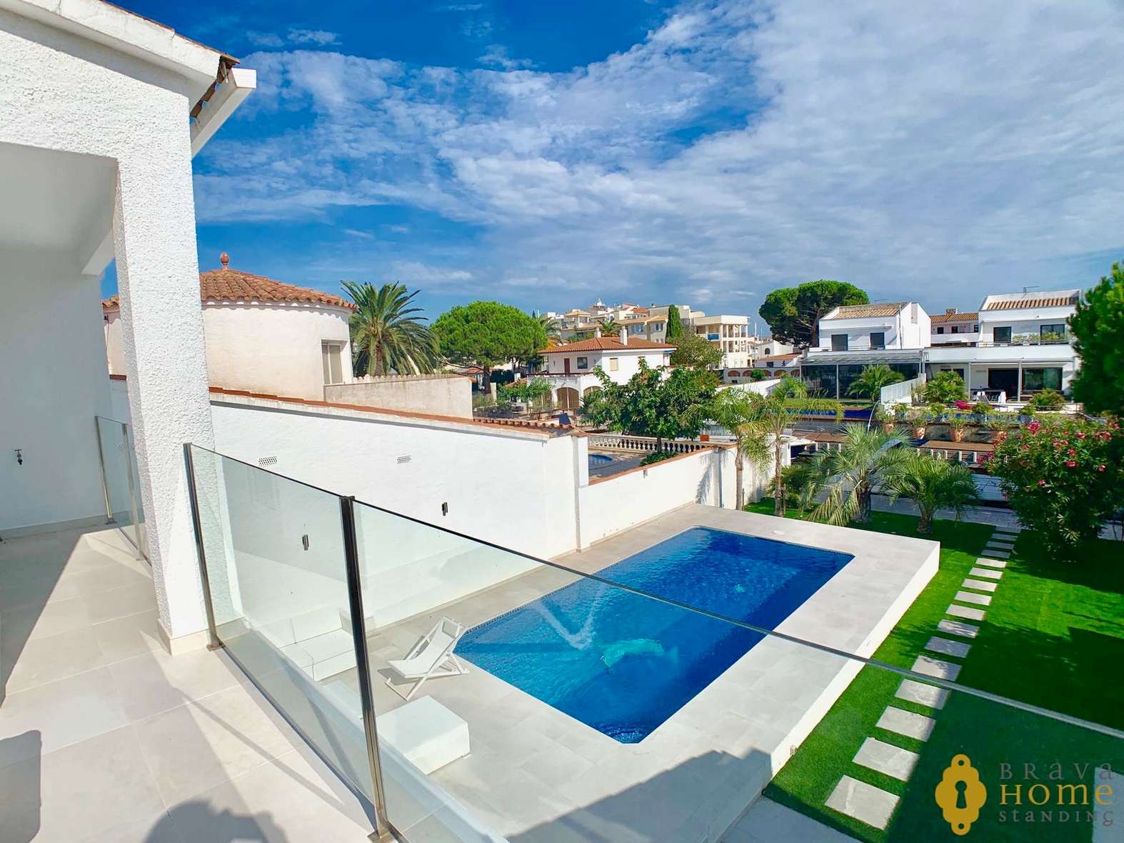 Splendid villa with mooring for sale in Empuriabrava