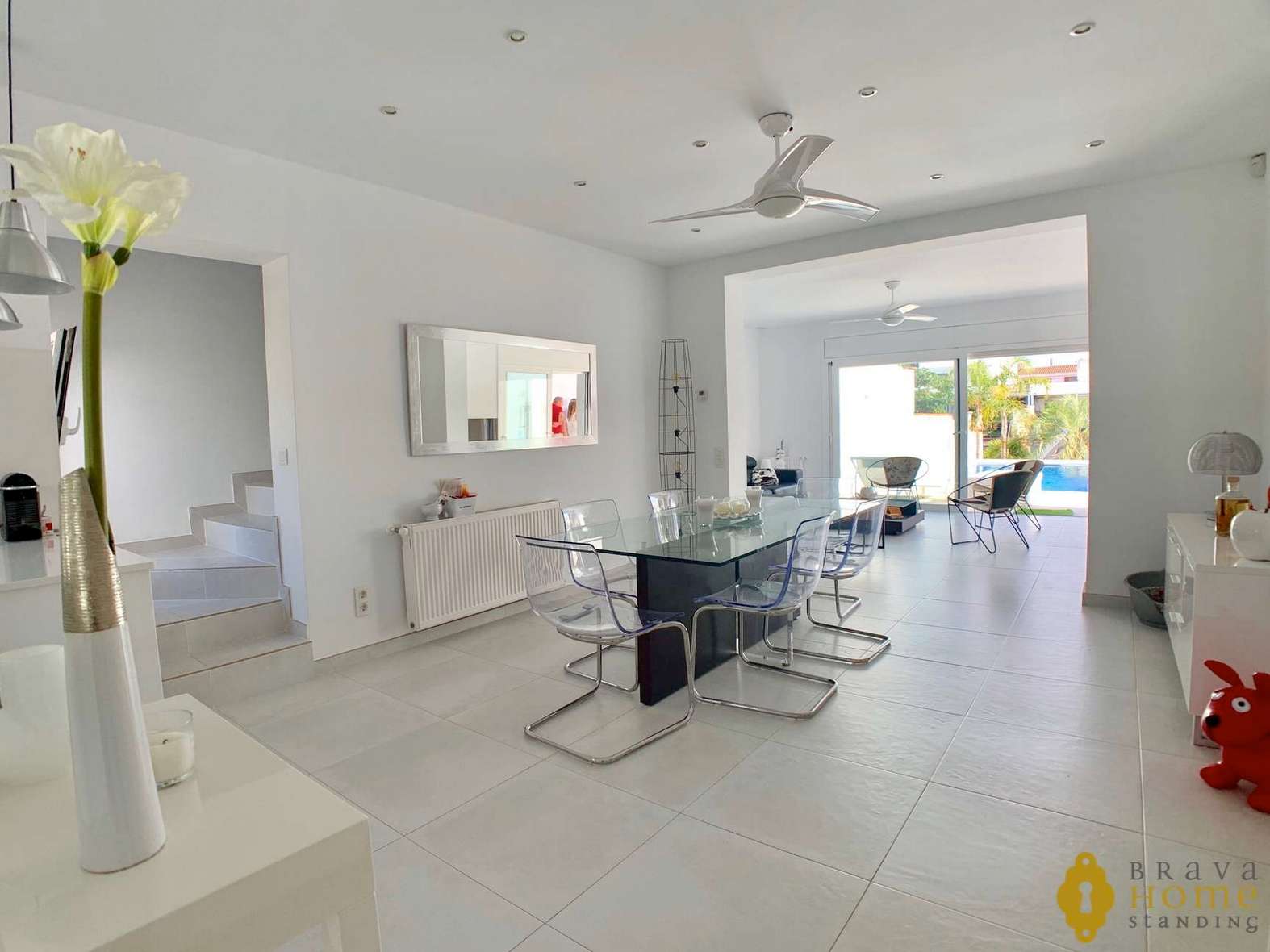 Splendid villa with mooring for sale in Empuriabrava