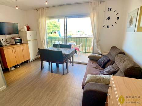 BEAUTIFUL APARTMENT 300 M FROM THE BEACH ON SALE IN ROSAS - SANTA MARGARITA