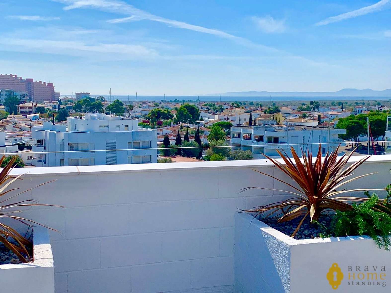 Superbe appartement atico avec vue mer ou montagne, terrasse, jacuzzi, et piscine, en vente à Rosas 