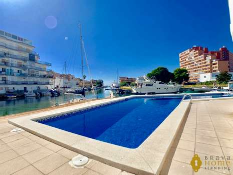 Nice studio with views over the canal, and swimming pool, for sale in Rosas - Santa Margarita