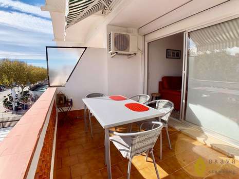 Apartment close to the beach for sale in Empuriabrava