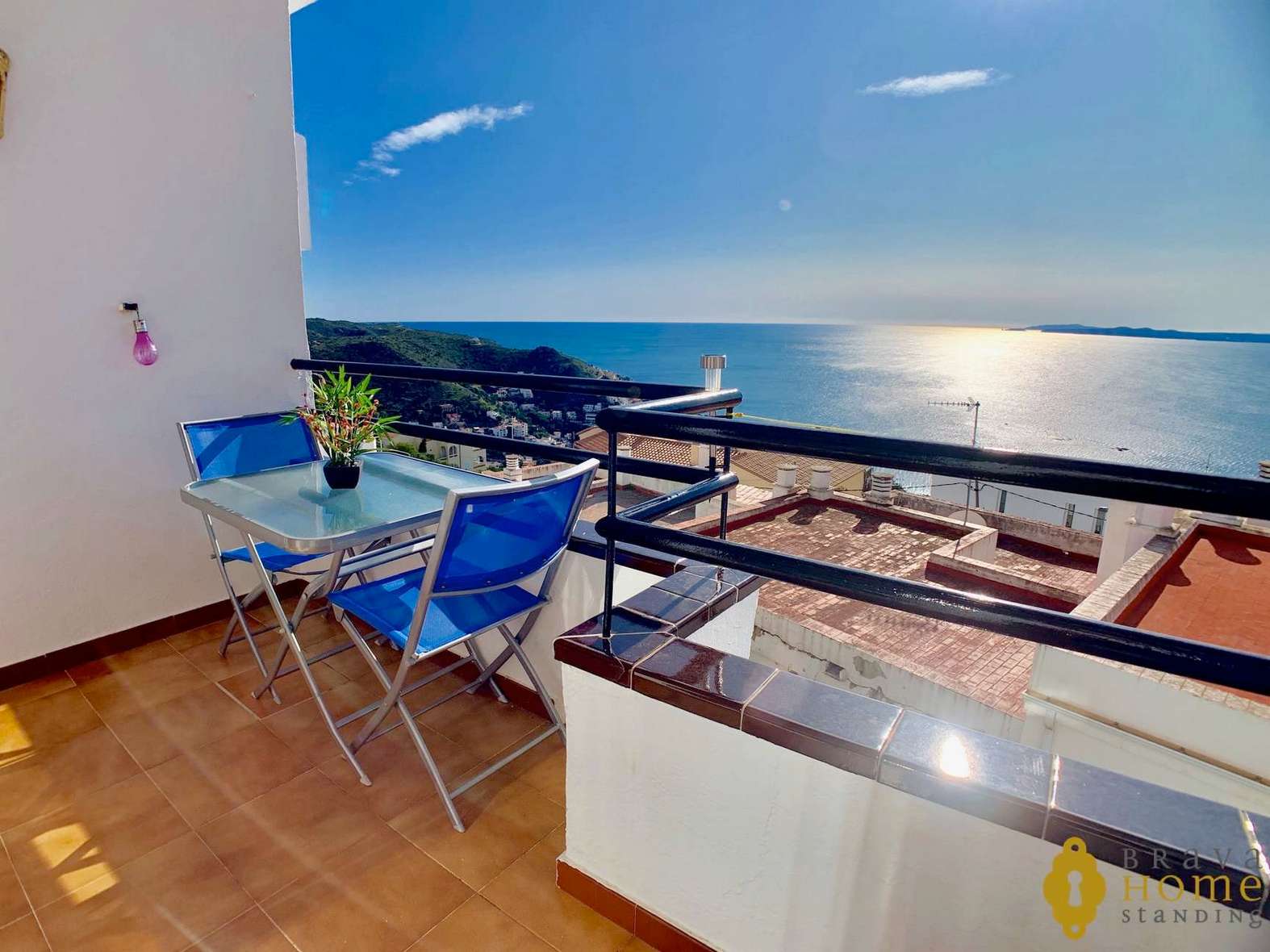 Hermoso apartamento con unas espléndidas vistas al mar en venta en Rosas