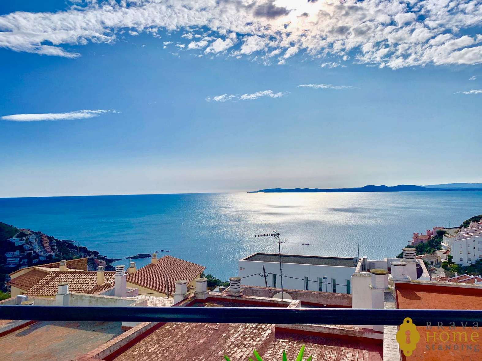 Hermoso apartamento con unas espléndidas vistas al mar en venta en Rosas